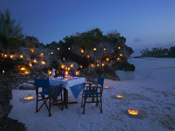 Matemwe Lodge - dinner on beach